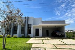 Casa Nova à Venda no Condomínio Terras de Monte Serrat em Salto/SP